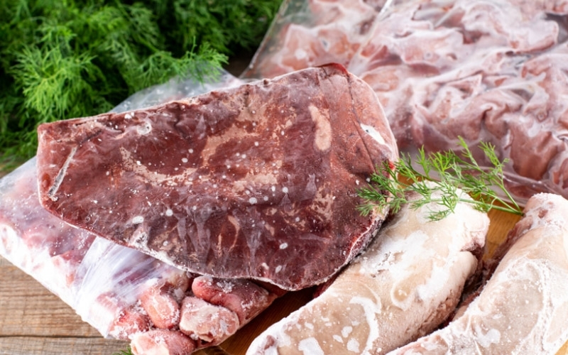 3 lý do thịt ướp sẵn hút chân không ngon & an toàn hơn tự làm