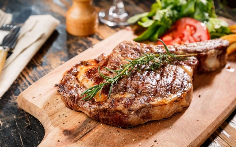 Cách làm Beefsteak sốt tiêu đen mềm như bơ, chuẩn nhà hàng tại gia