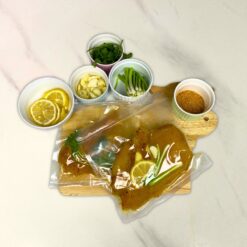 Gà ướp sả nghệ organic Leavia